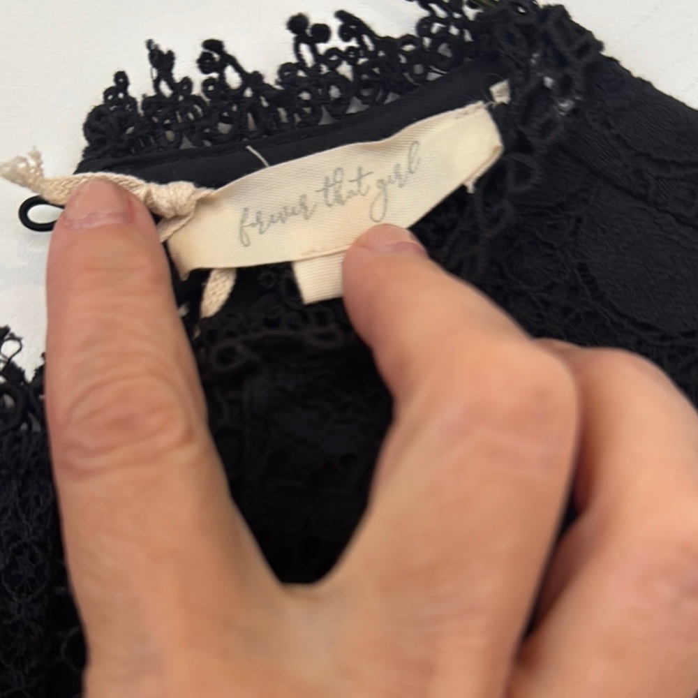 Elegant Black Lace Dress - Picture 2 of 11
